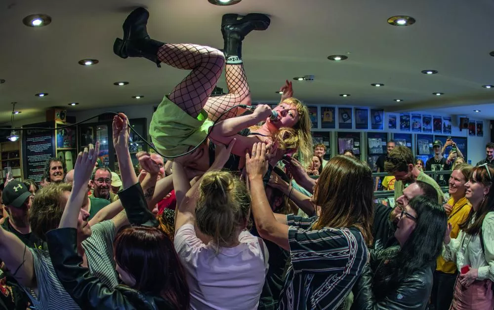 Au Royaume-Uni, la révolution des concerts in-store – TSUGI